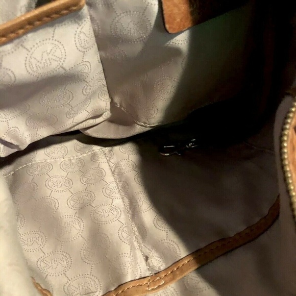 MICHAEL KORS~ASTOR~GOLD STUDDED PEBBLED LEATHER - Picture 7 of 8